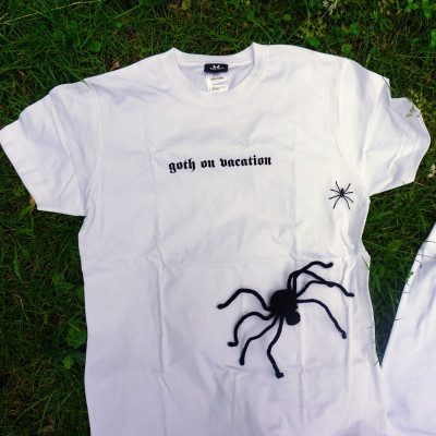Goth on vacation men's t-shirt